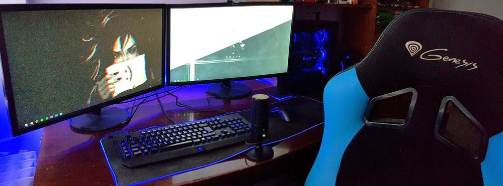 Set 2x Monitoare Asus 4K 28 Inch + Mouse & Tastatura Razer RGB