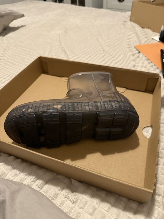 Cizme Ugg noi marimea 38 se pot purta si fara blanita