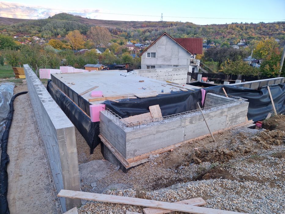 Garduri / Case / Constructii / Trotuare / Alei beton