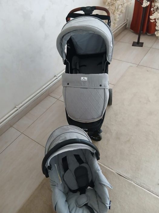 Vand carucior in stare buna