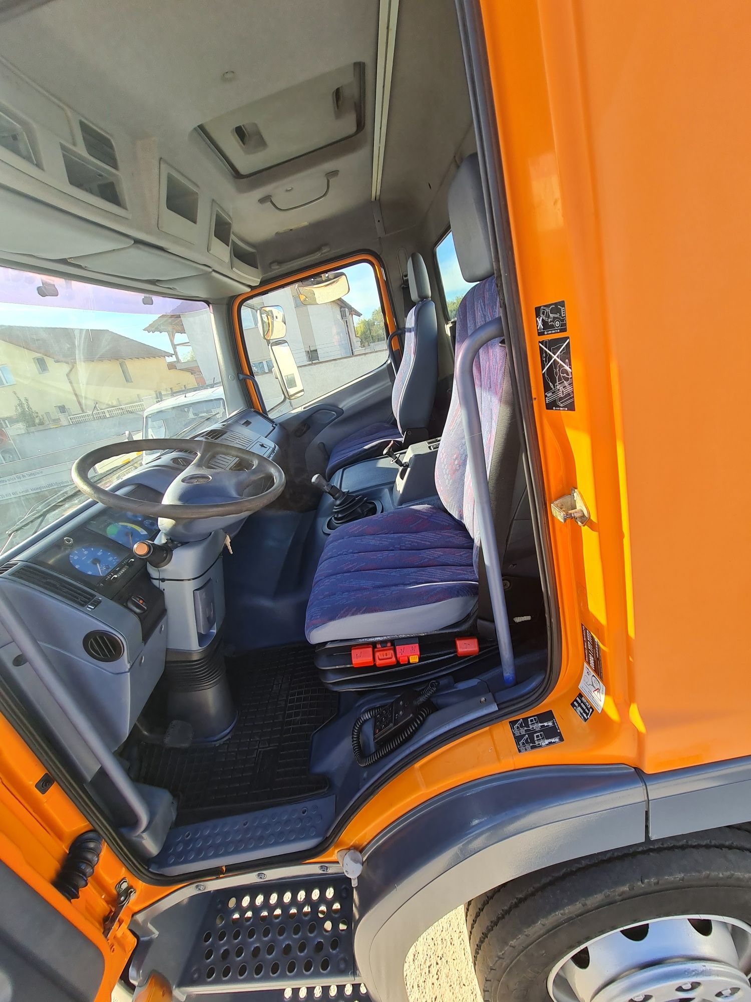 Vand mercedes atego 12 tone 230cp platforma rampa hidraulica utilaje s