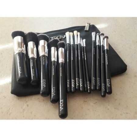 нов сет четки за грим Зоева 15бр с чантичка черно Zoeva brush set