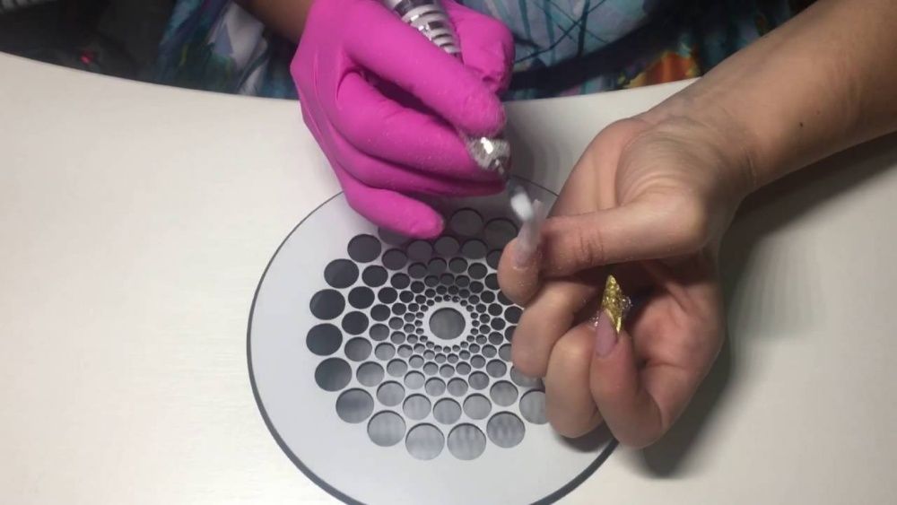 Grilaj inox masa de manichiura