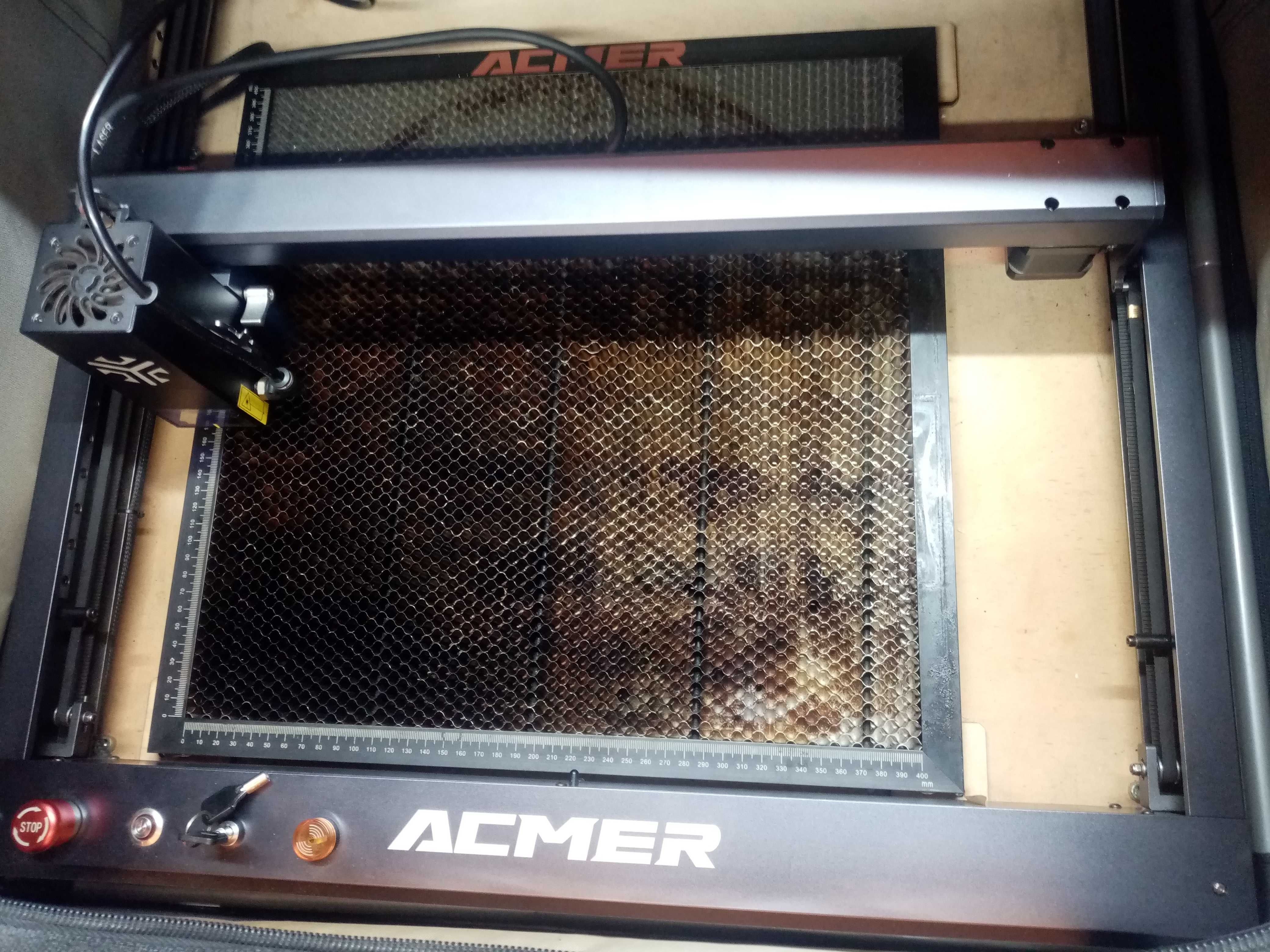 Продавам CNC лазерен гравир ACMER P2 33W с кутия, подобрения и екстри.