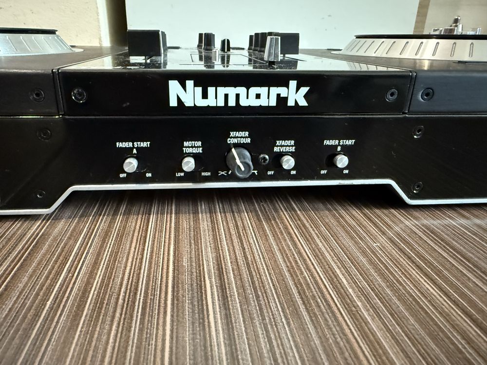 Numark NS7 Пулт