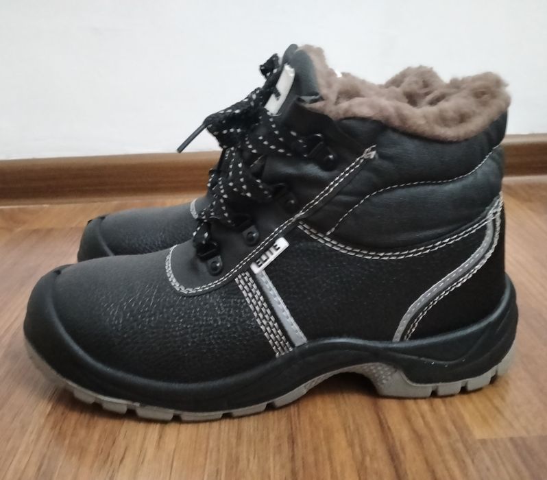 Новые рабочие зимние ботинки.  Керзовые сапоги зимние новые, 42р.