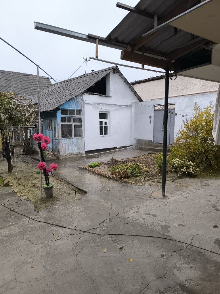 Продаю дом срочно .уй сотилади