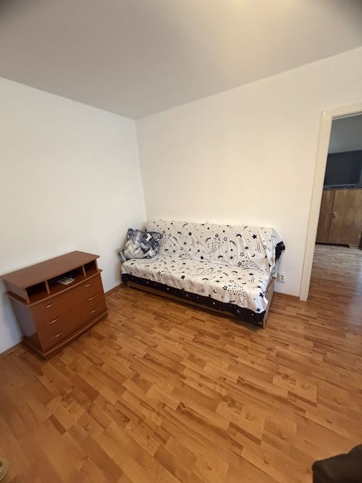 Inchiriez apartament 3 camere