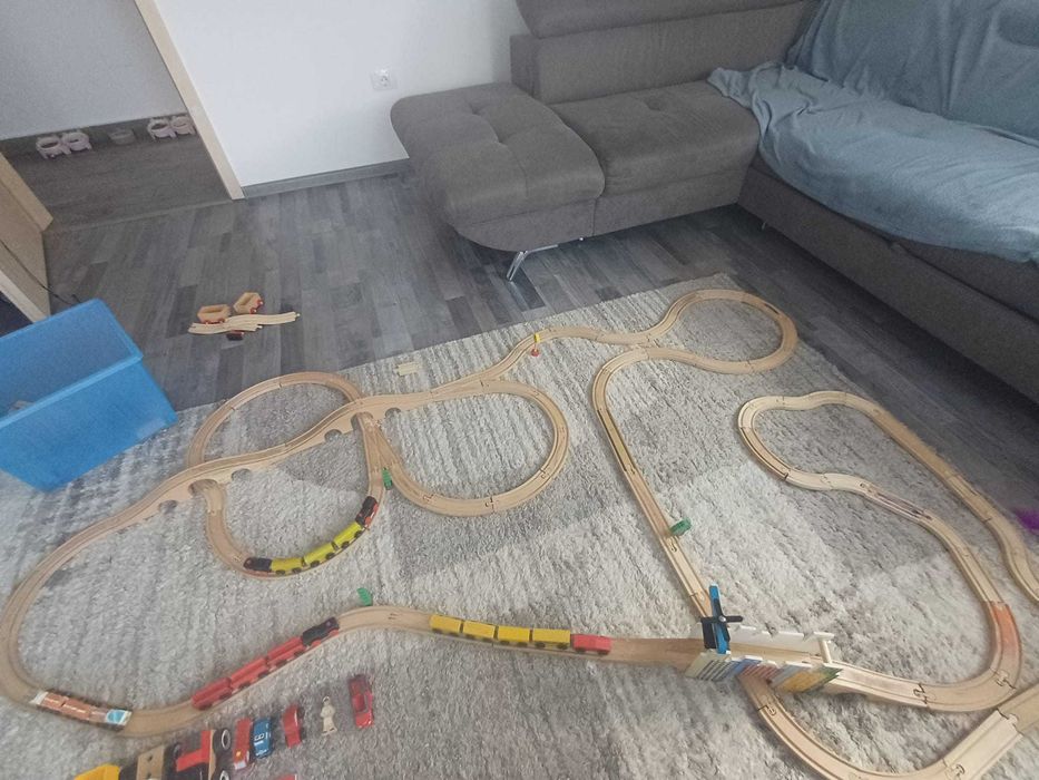 Tren cu sine din lemn