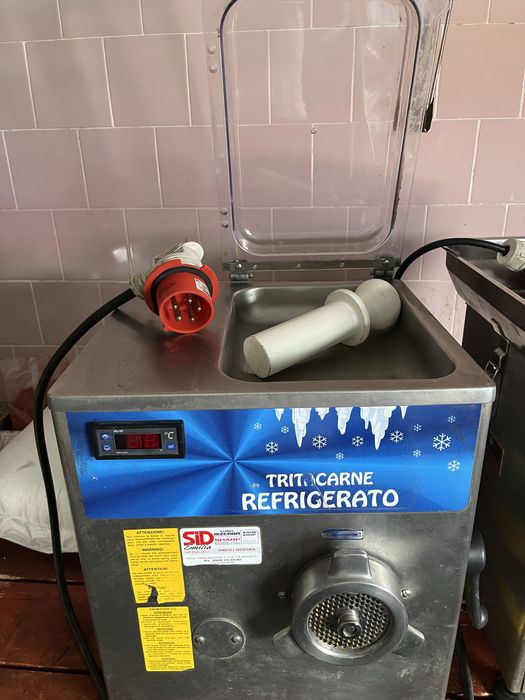 Vand 3 masini de tocat