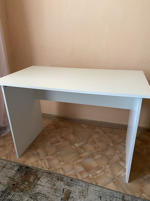Продам компьютерный стол