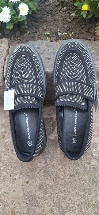 Лоуфъри Claudia Ghizzani