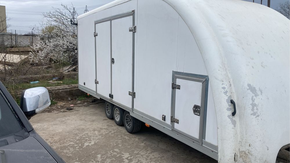 Remorca transport auto acoperit