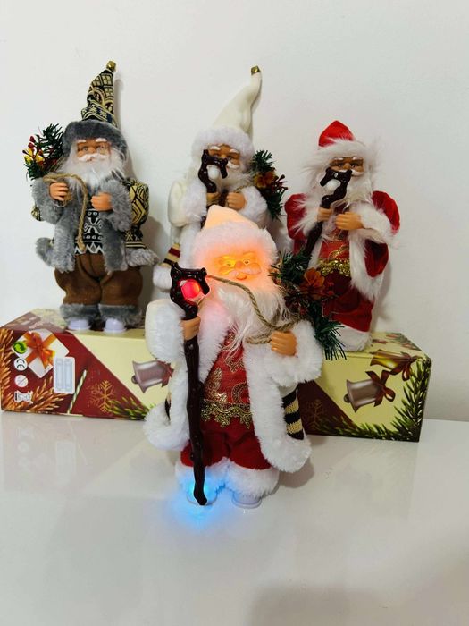 Moș Crăciun și crăciunițe