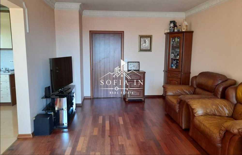 Дава се под наем Тристаен апартамент в София, Красно село - 110 кв.м за 800 € - Снимка #1