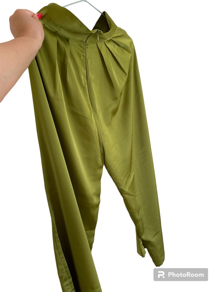 Pantaloni din mătase Olive