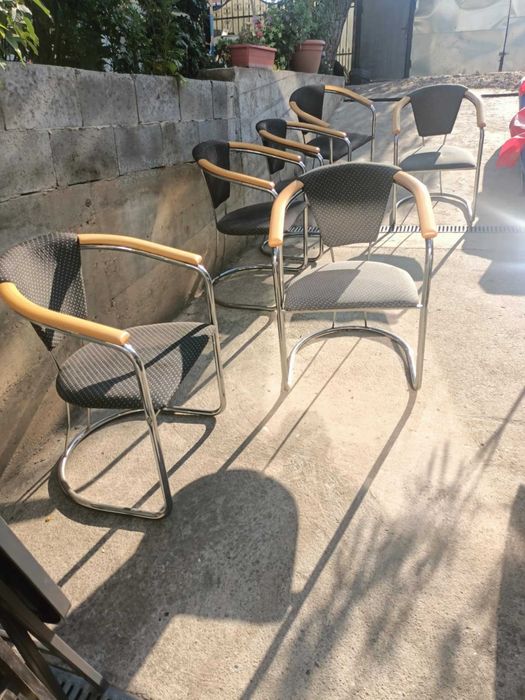 Set 6 scaune deosebite pe cadru metalic