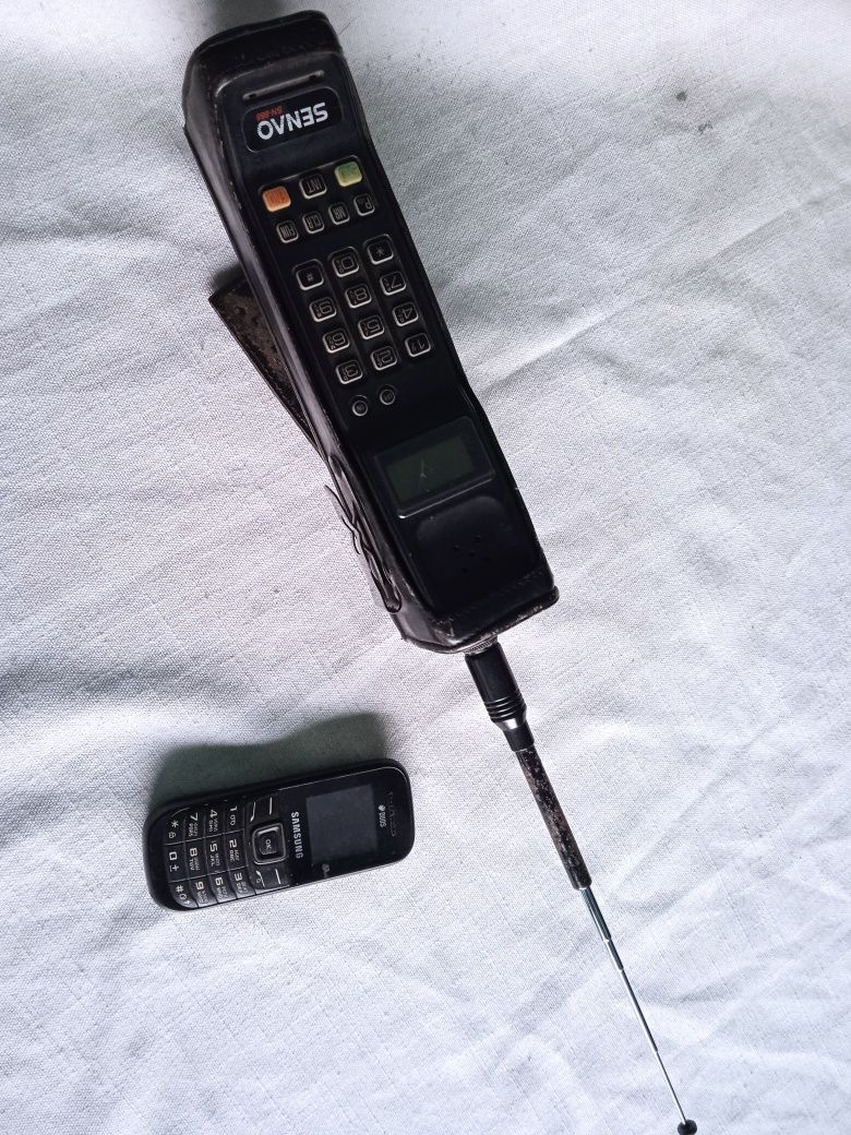 Телефон радио КИРПИЧ в коже нат. Чехле  как из лихих 90-х  на бумере