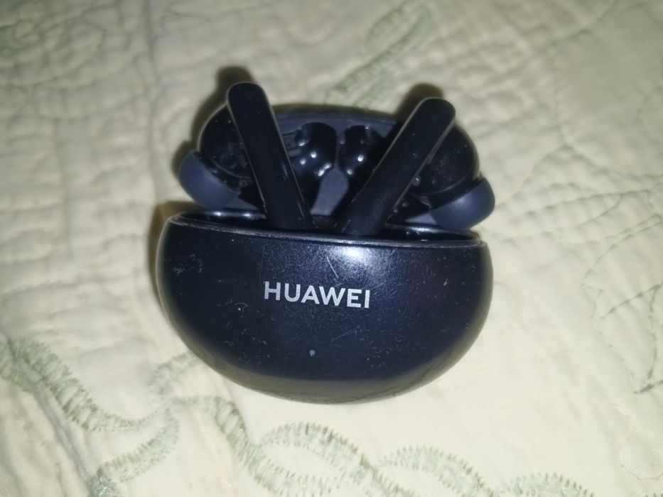 Продам наушники  huawei freebuds
