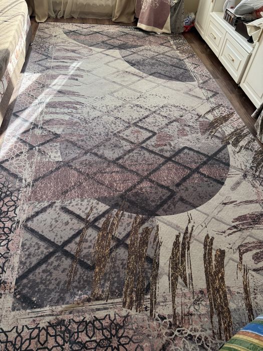 Ковер на пол. Стильная расцветка