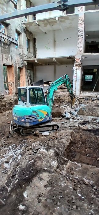 Excavatii Demolari constructii inchiriez miniexcavator cu picon bobca