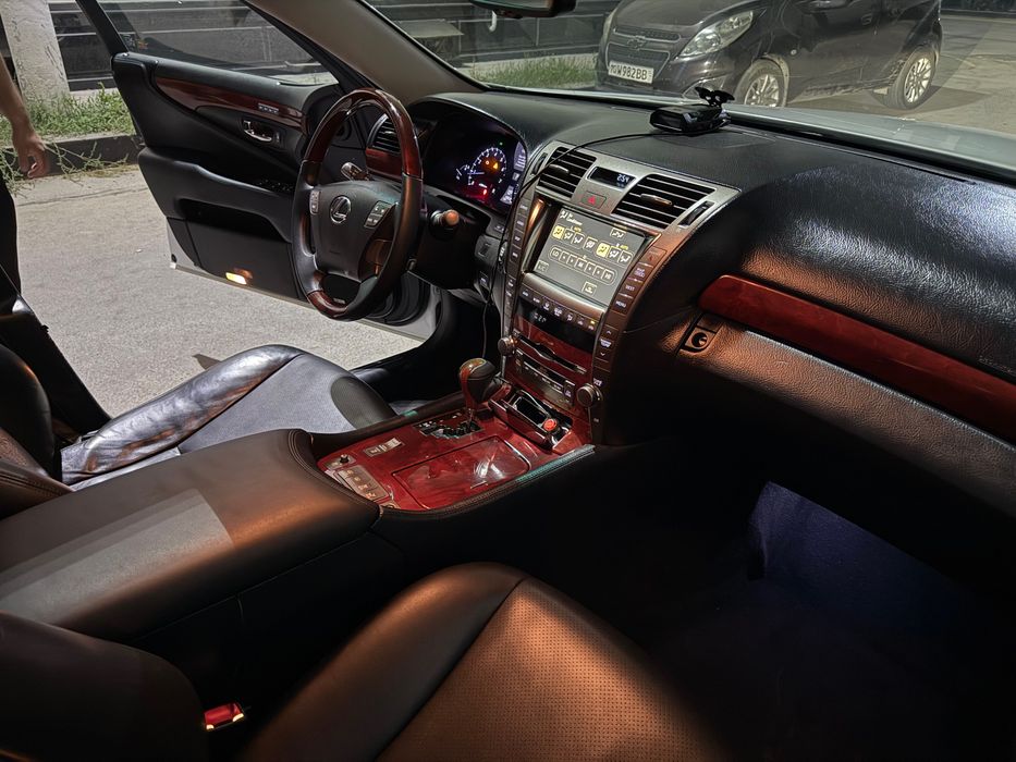 Продается Lexus Ls 460
