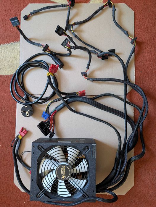 Sursa 600W certificare 80+ Platinum eficienta 92% tranzistori japonezi