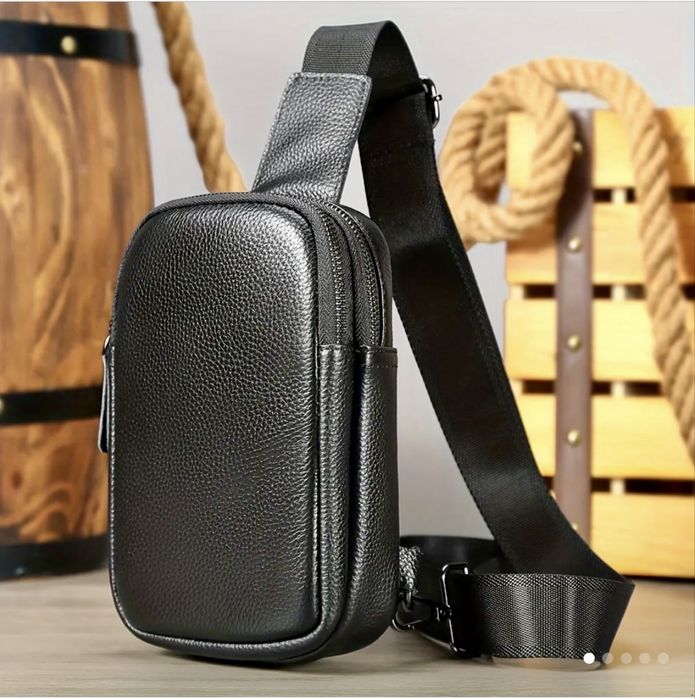 Луксозна, Компактна и Стилна дисплей чантичка /Премиум естествена кожа