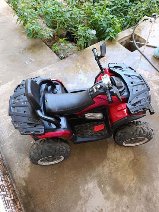 Детская машина красивая