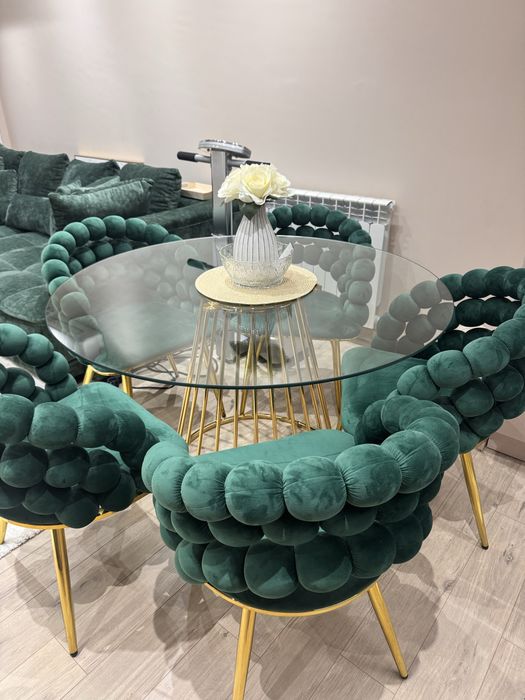 Диван с трапезна маса