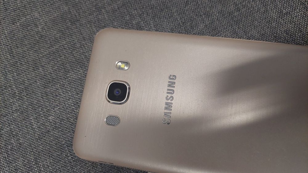 Samsung  J7  2015