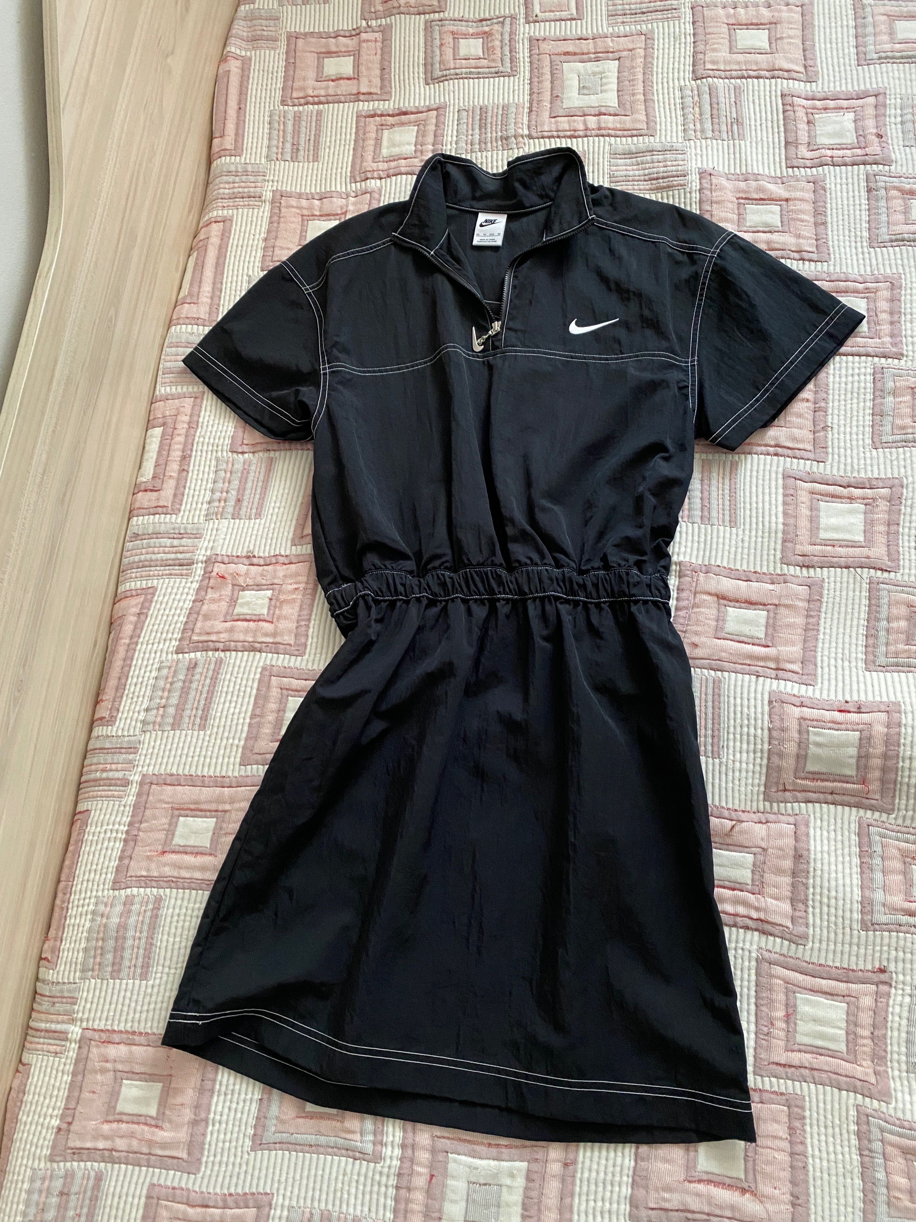 Дамска спортна рокля Nike
