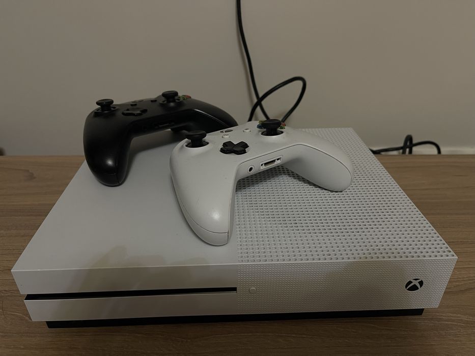 Xbox one S 1Tb с играми