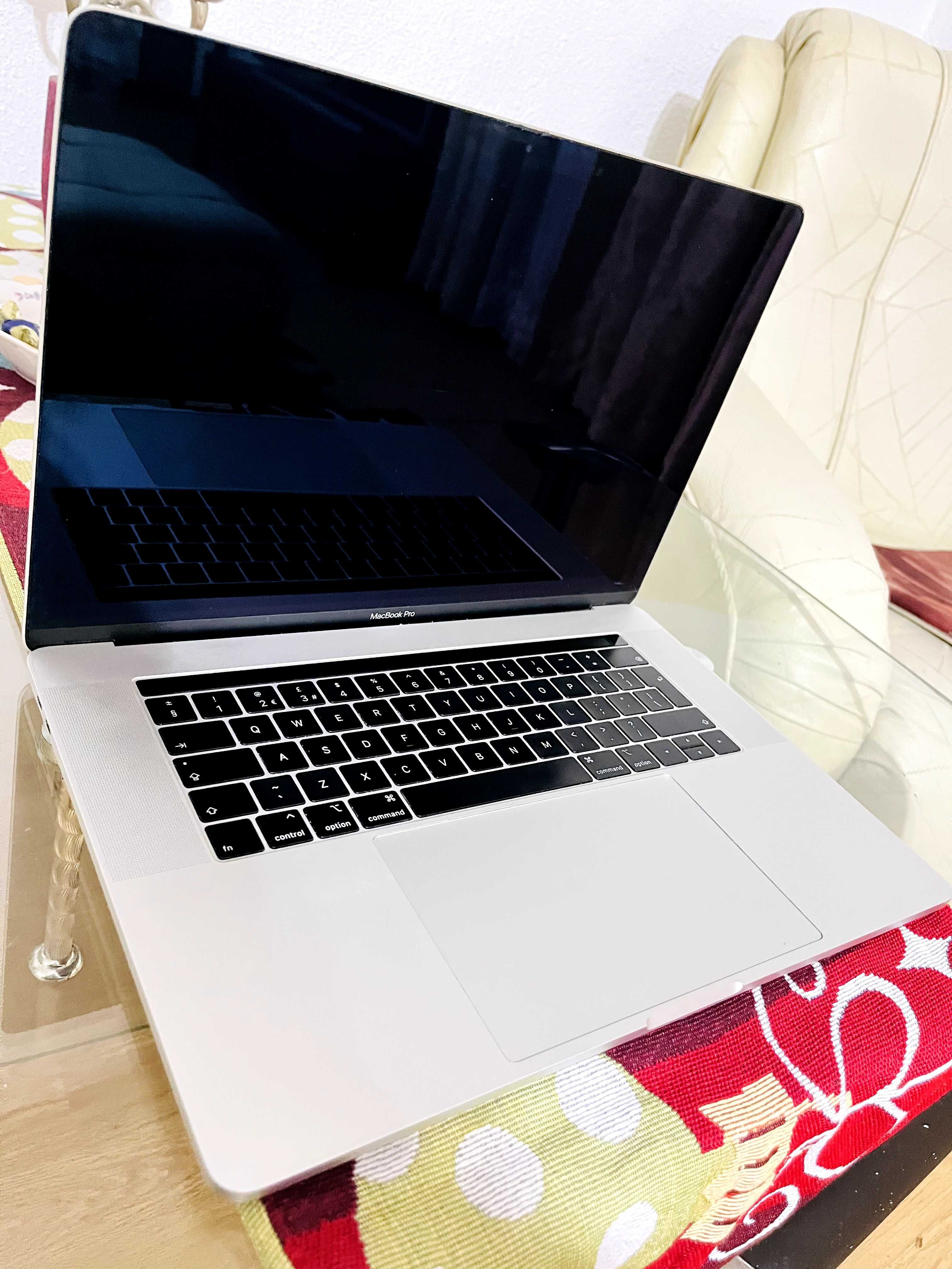 Apple MacBook PRO 15 A1990 mid 2018 i7 2.6Gz 16GB 500GB NVMe Touch Bar