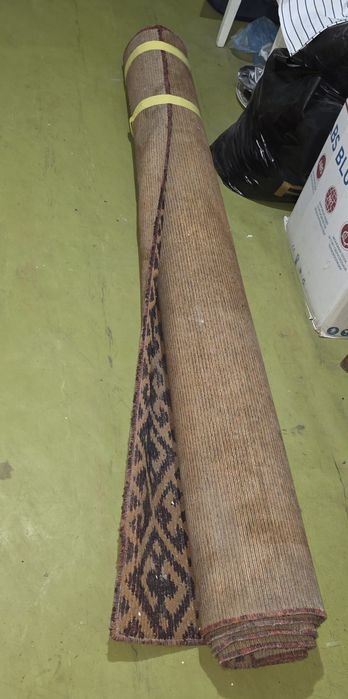 Старые палас и ковёр, большой и поменьше. Цена за всё.