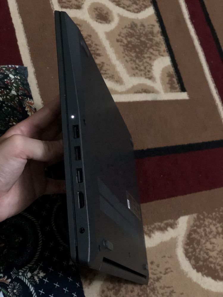 Notebook LENOVO crocna sotladi