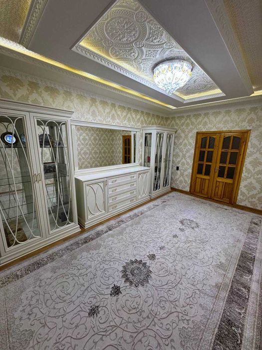 Продаётся своя 3-х комнатная квартира на Ахмад Югнакий!!!