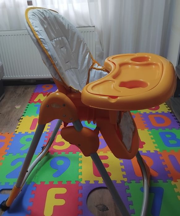 Scaun de masa bebe