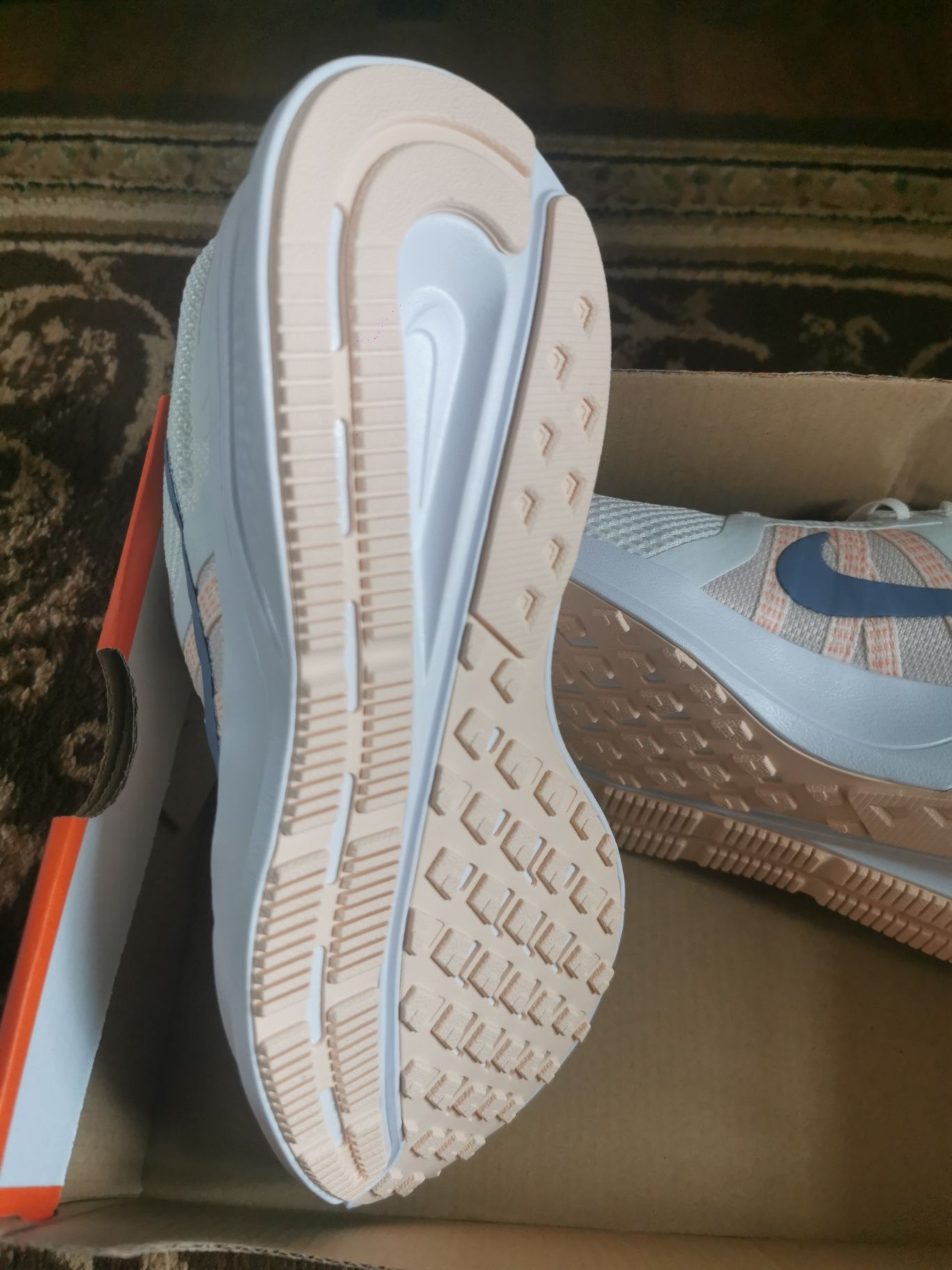 Чисто нови Nike Swift 2