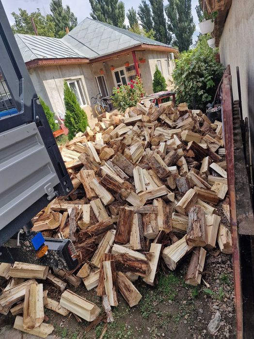 Lemn de foc cu transport la domiciliu.