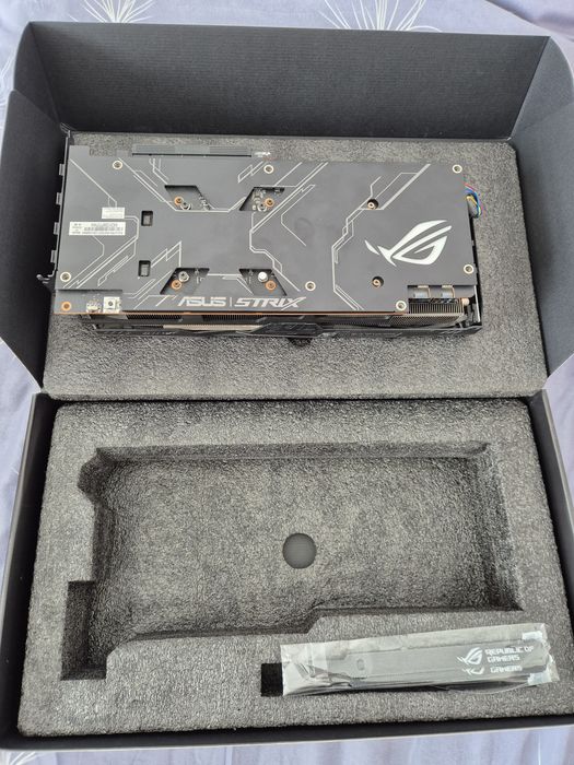 Vand placa video ASUS Rog Strix 5700 XT