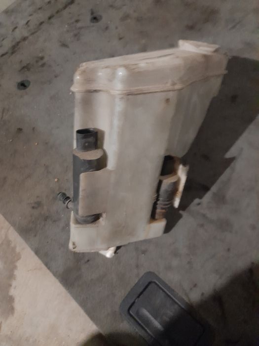 Казанче за течност за чистачки бмв е46 320CI