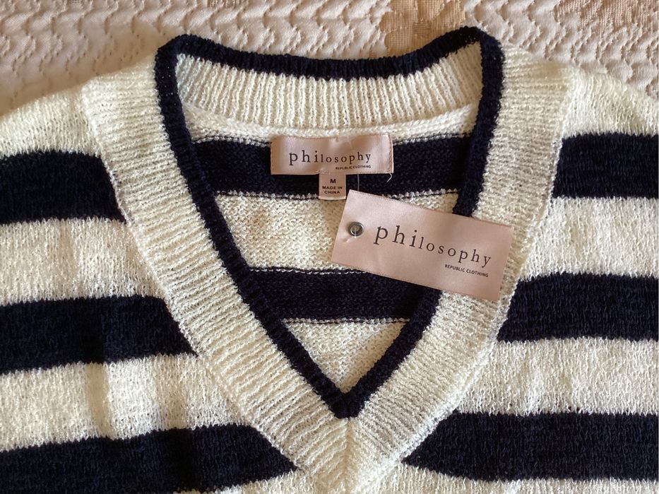 Нов Дамски Пуловер с V-образно Деколте на Райе, Черно/Бяло