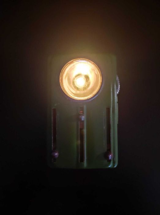 Продава се трицветен железничарски ретро фенер