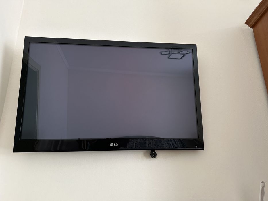 Продам телевизор лед фирмы LG