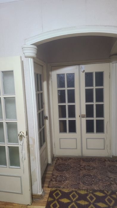 СВОЯ .  Сд-тся 2-х ком-ная кв-ра Ю.абад 19квр по бетонки напротив авто