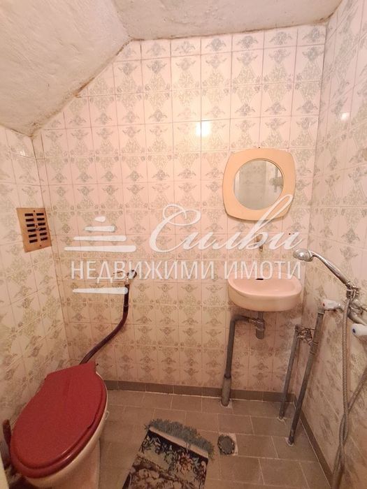 Етаж от двуетажна ТУХЛЕНА къща на плоча – кв. Военно училище.