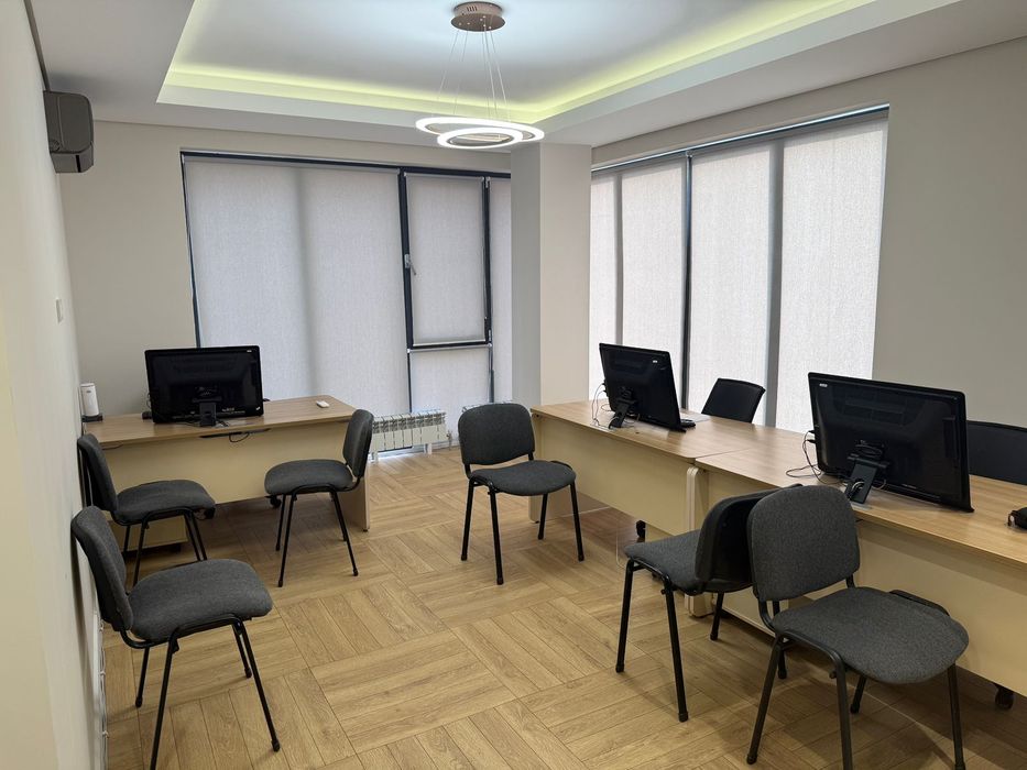 Офисная мебель и компьютеры