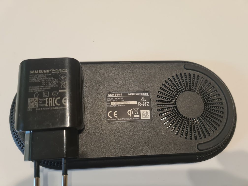 Încărcător Samsung wireless, model EP-P5200 cu adaptor Samsung