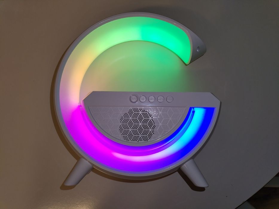 Lampa LED, radio, încărcător wireless și boxa bluetooth